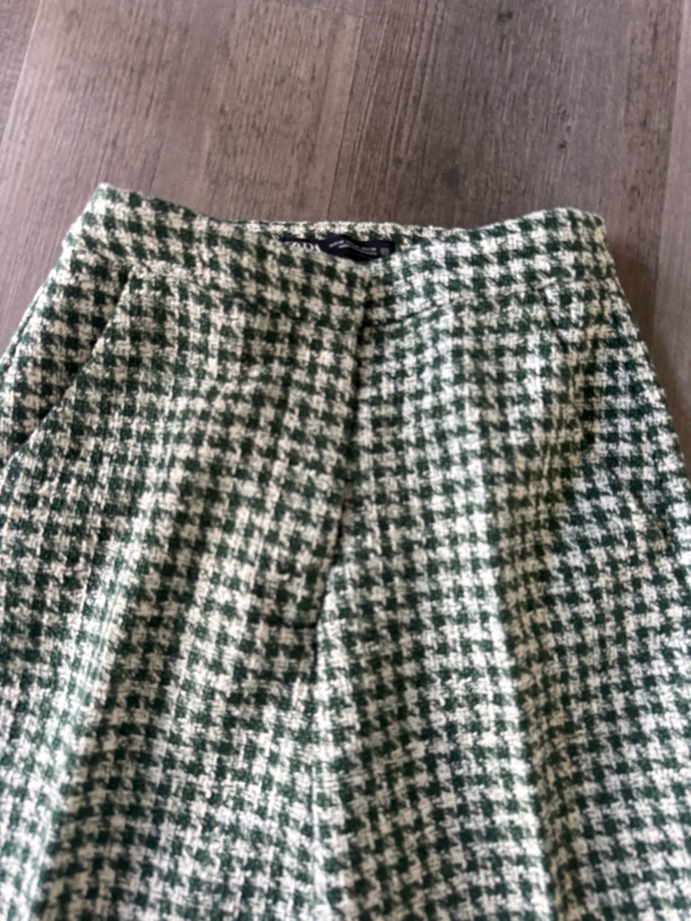 Green & Cream - Picture 2 of 16